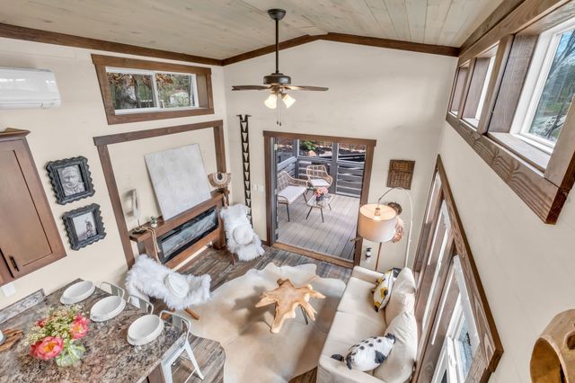 740 Waters Edge Way, Tracy City, TN 37387