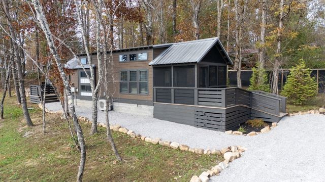 740 Waters Edge Way, Tracy City, TN 37387