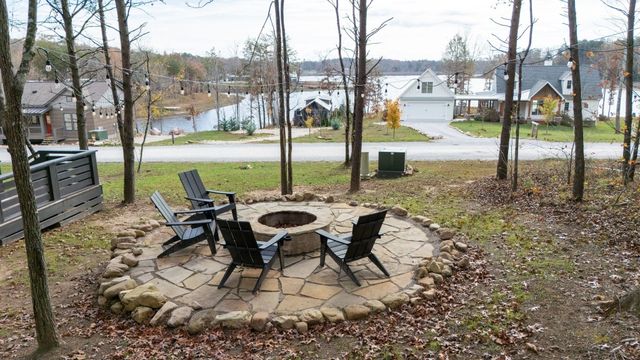 740 Waters Edge Way, Tracy City, TN 37387