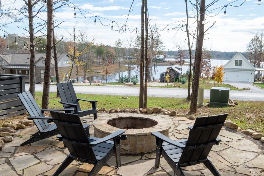 740 Waters Edge Way, Tracy City, TN 37387