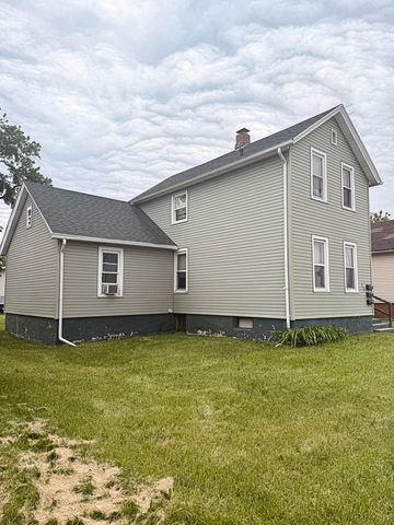 946 S Schuyler Avenue, Kankakee, IL 60901