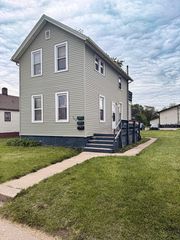 946 S Schuyler Avenue, Kankakee, IL 60901