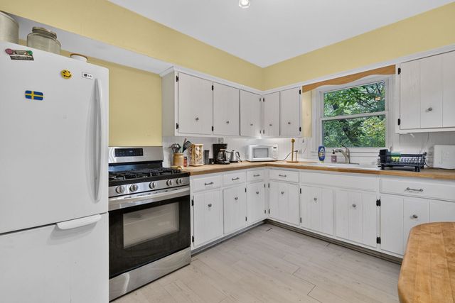 8060 W Woodvale Road, Frankfort, IL 60423
