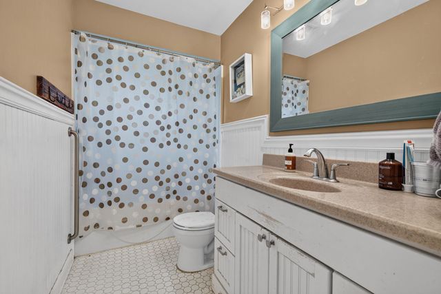 8060 W Woodvale Road, Frankfort, IL 60423