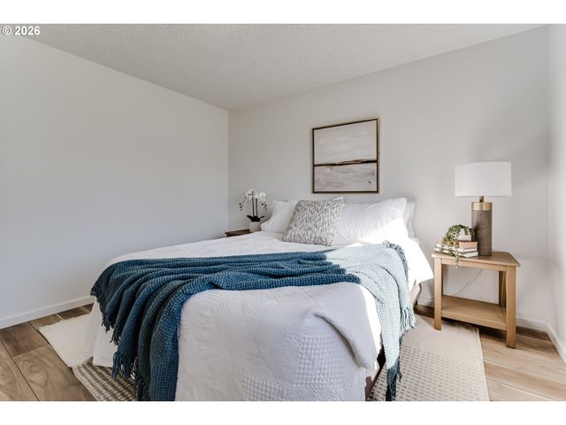 2456 CARBONA St, Eugene, OR 97404