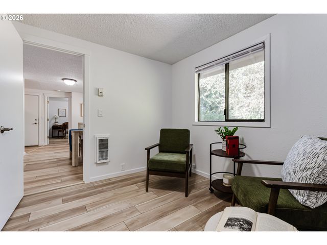 2456 CARBONA St, Eugene, OR 97404