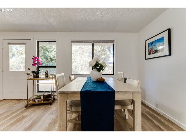 2456 CARBONA St, Eugene, OR 97404