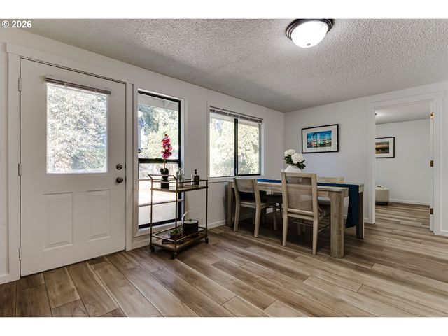 2456 CARBONA St, Eugene, OR 97404