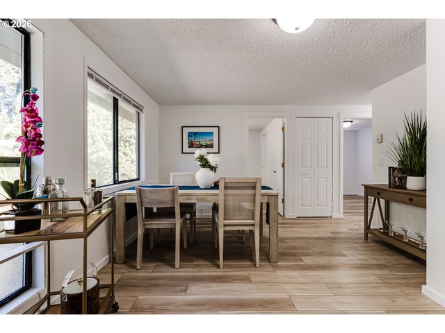 2456 CARBONA St, Eugene, OR 97404