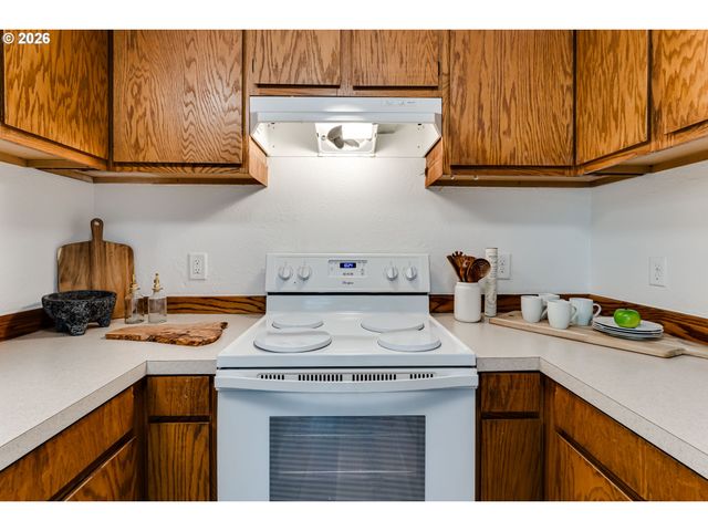 2456 CARBONA St, Eugene, OR 97404