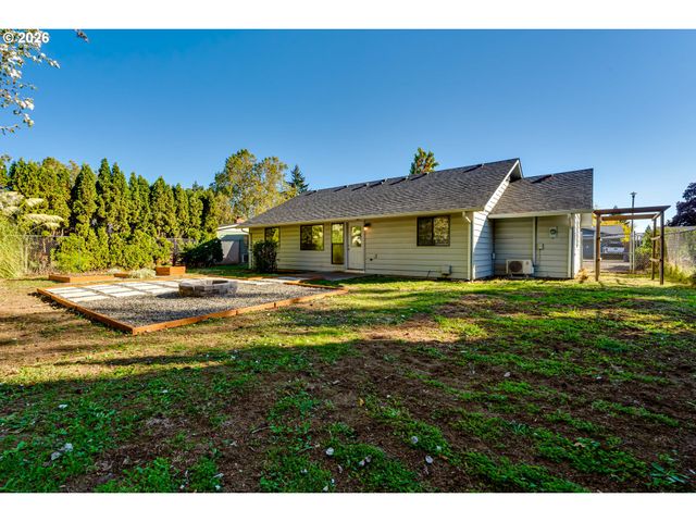 2456 CARBONA St, Eugene, OR 97404
