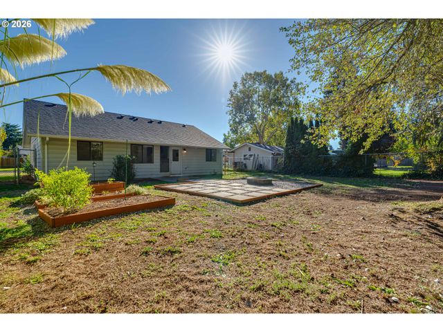 2456 CARBONA St, Eugene, OR 97404