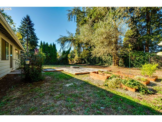 2456 CARBONA St, Eugene, OR 97404