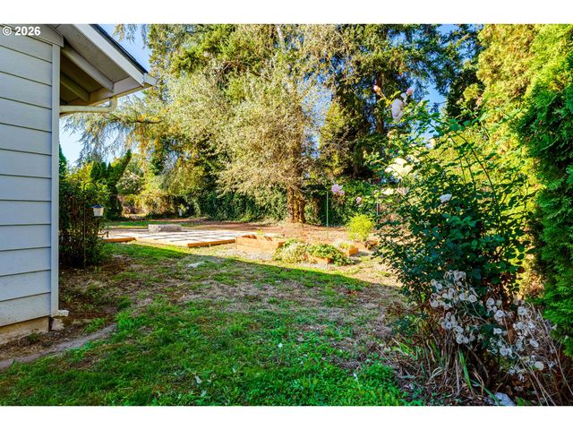2456 CARBONA St, Eugene, OR 97404