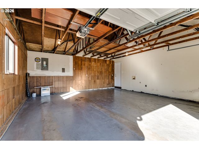 2456 CARBONA St, Eugene, OR 97404