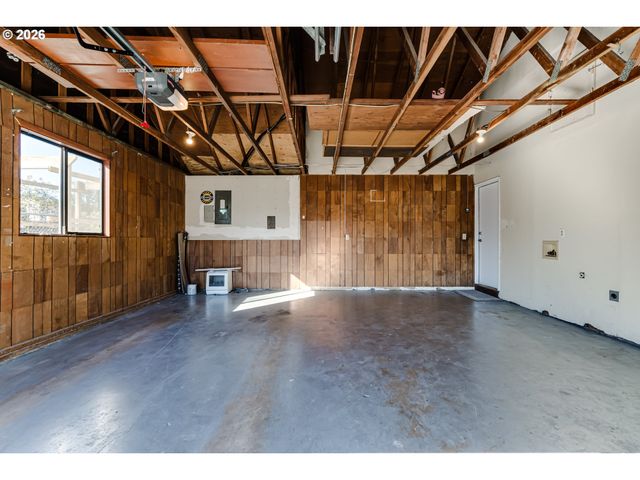 2456 CARBONA St, Eugene, OR 97404