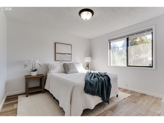 2456 CARBONA St, Eugene, OR 97404