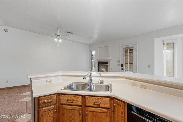 7983 S Teaberry Avenue, Tucson, AZ 85747
