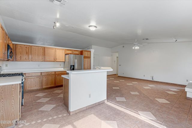 7983 S Teaberry Avenue, Tucson, AZ 85747