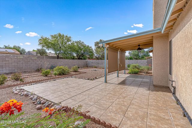 7983 S Teaberry Avenue, Tucson, AZ 85747