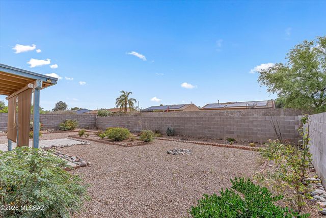 7983 S Teaberry Avenue, Tucson, AZ 85747
