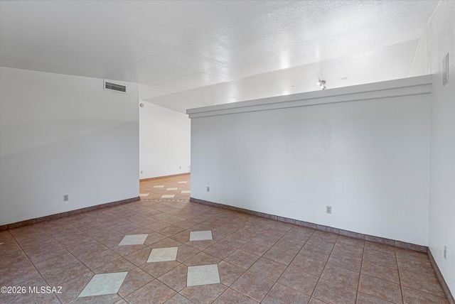 7983 S Teaberry Avenue, Tucson, AZ 85747