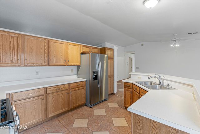 7983 S Teaberry Avenue, Tucson, AZ 85747
