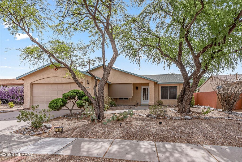 7983 S Teaberry Avenue, Tucson, AZ 85747