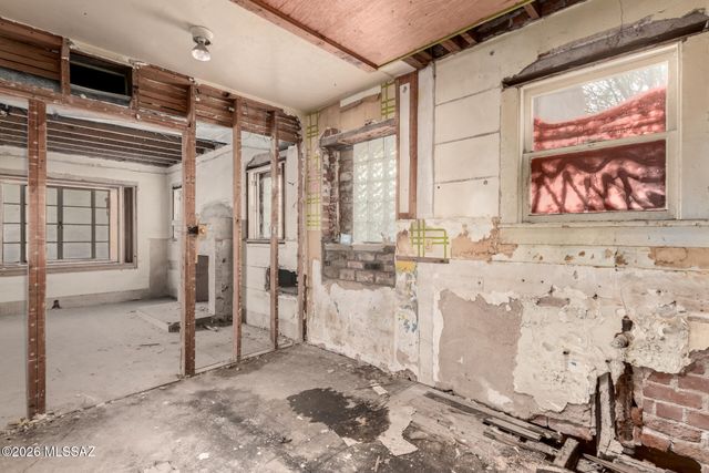 230 N Warren Avenue, Tucson, AZ 85719