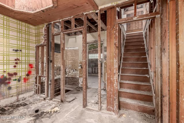 230 N Warren Avenue, Tucson, AZ 85719