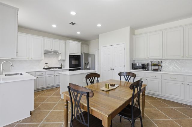 7112 Avignon DR, Round Rock, TX 78681