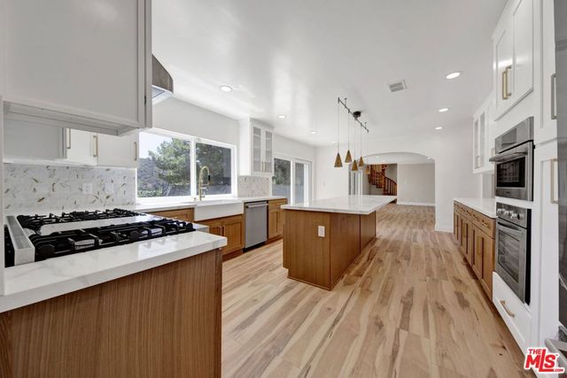 16608 Park Lane Circle, Los Angeles, CA 90049