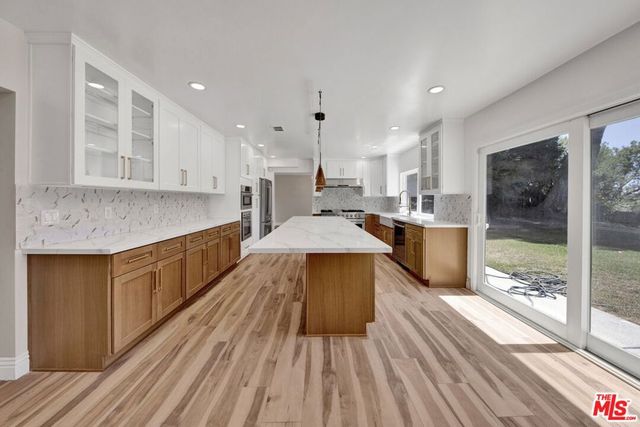 16608 Park Lane Circle, Los Angeles, CA 90049