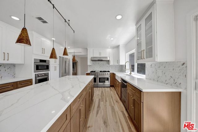 16608 Park Lane Circle, Los Angeles, CA 90049
