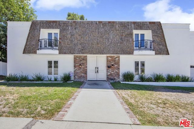 16608 Park Lane Circle, Los Angeles, CA 90049