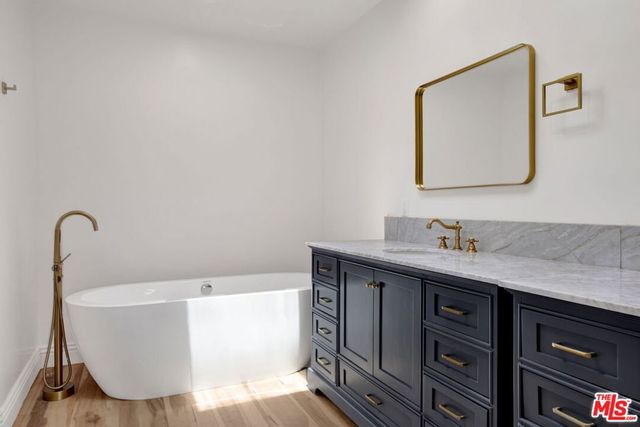 16608 Park Lane Circle, Los Angeles, CA 90049
