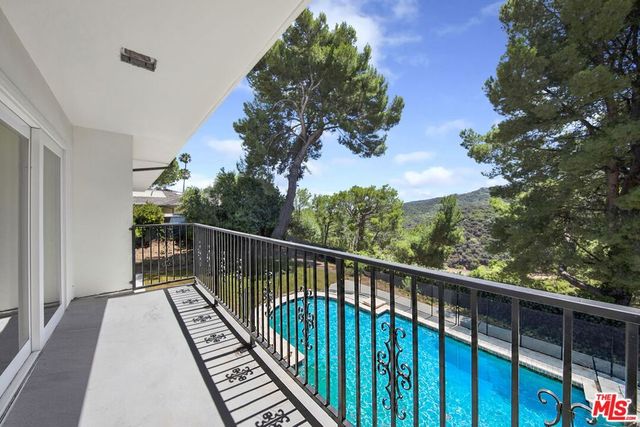 16608 Park Lane Circle, Los Angeles, CA 90049