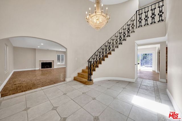 16608 Park Lane Circle, Los Angeles, CA 90049