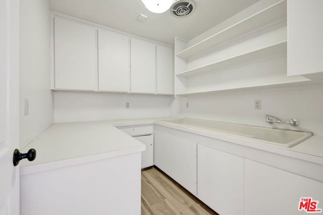 16608 Park Lane Circle, Los Angeles, CA 90049