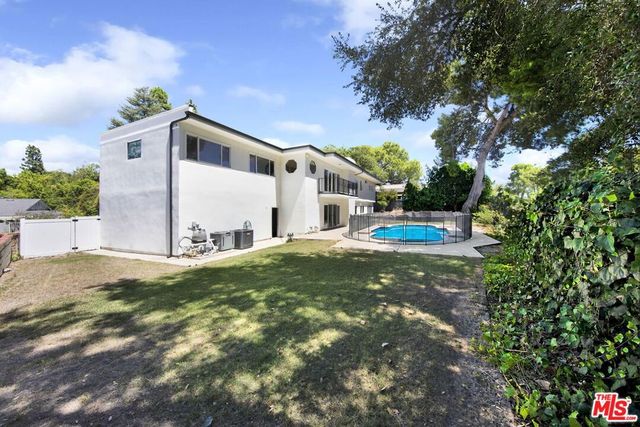 16608 Park Lane Circle, Los Angeles, CA 90049