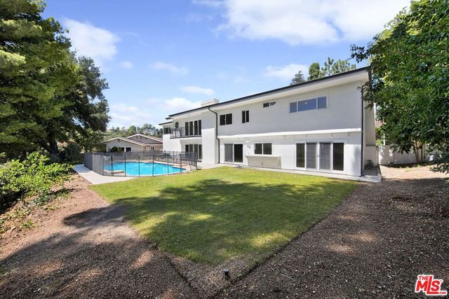 16608 Park Lane Circle, Los Angeles, CA 90049