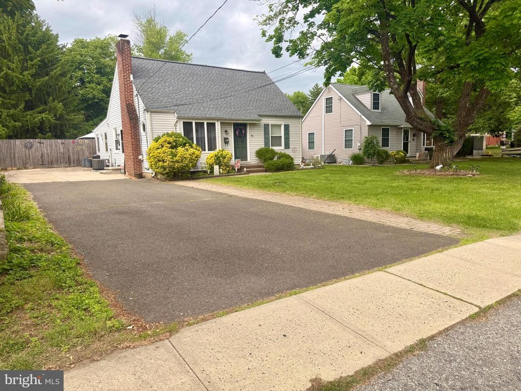 90 GRANDVIEW AVE, Hamilton, NJ 08620