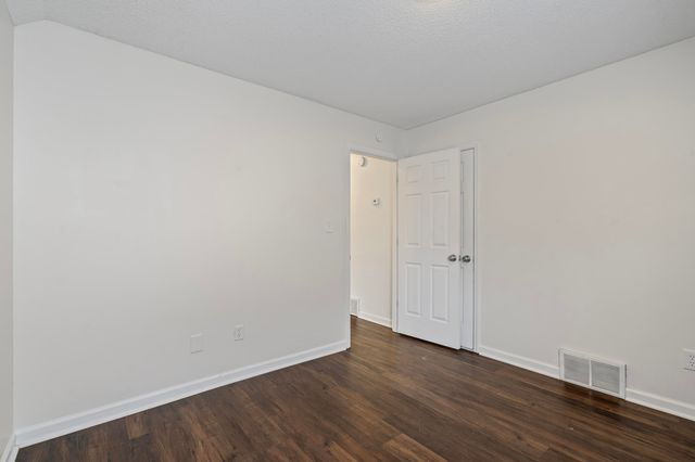 9058 W SNOW DRIFT LN, Memphis, TN 38016