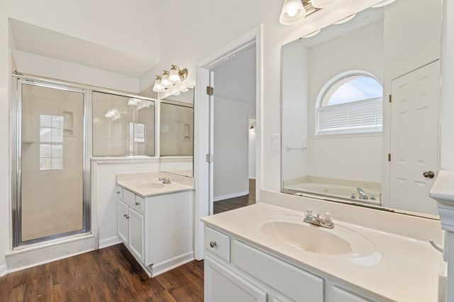 9058 W SNOW DRIFT LN, Memphis, TN 38016