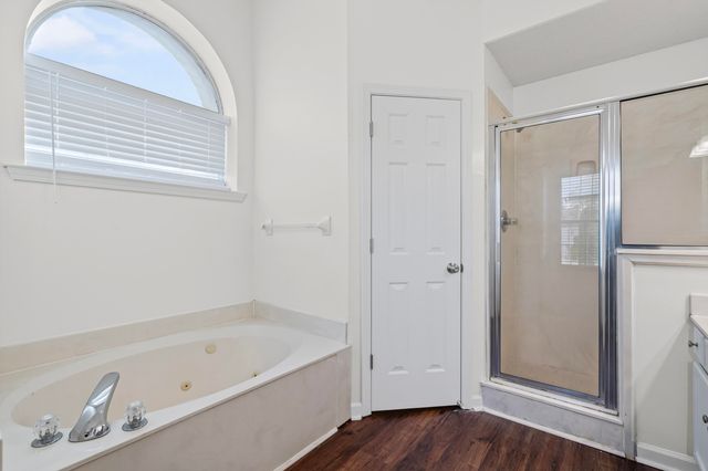 9058 W SNOW DRIFT LN, Memphis, TN 38016