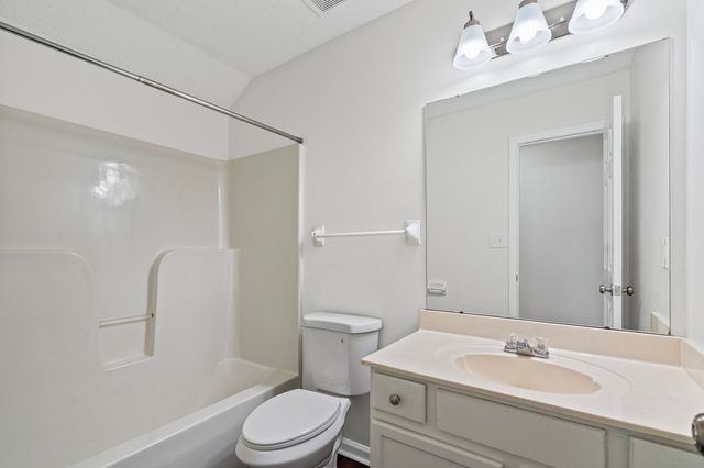 9058 W SNOW DRIFT LN, Memphis, TN 38016