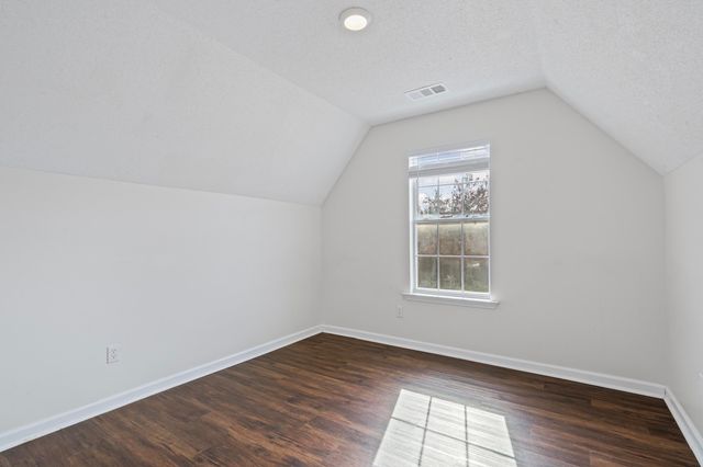 9058 W SNOW DRIFT LN, Memphis, TN 38016