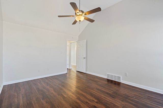 9058 W SNOW DRIFT LN, Memphis, TN 38016