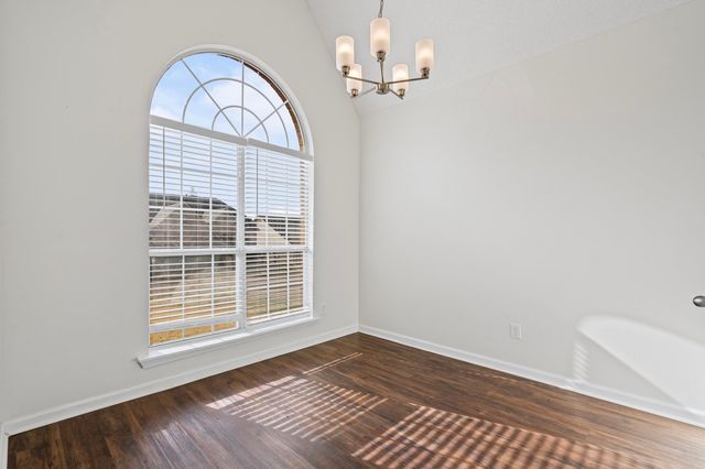 9058 W SNOW DRIFT LN, Memphis, TN 38016