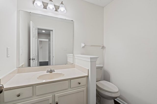 9058 W SNOW DRIFT LN, Memphis, TN 38016